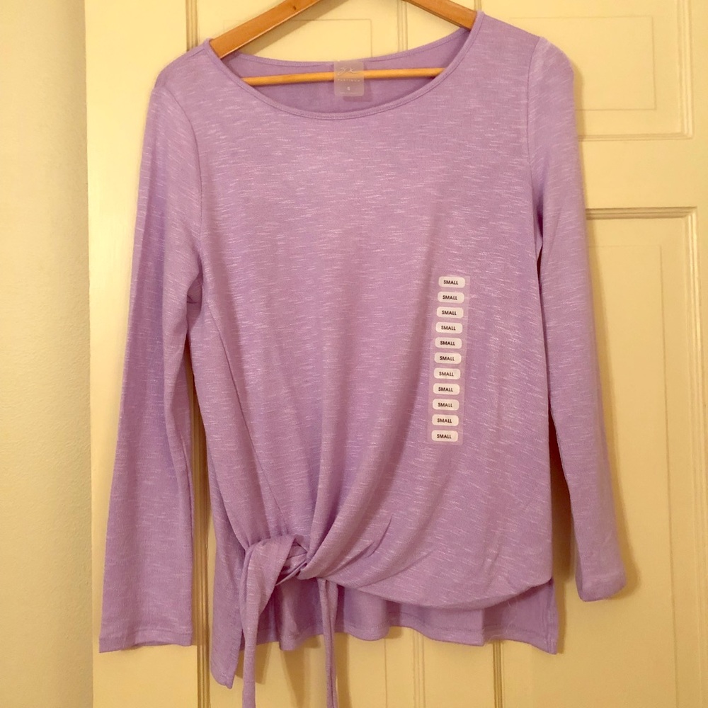 Flow knotted top
